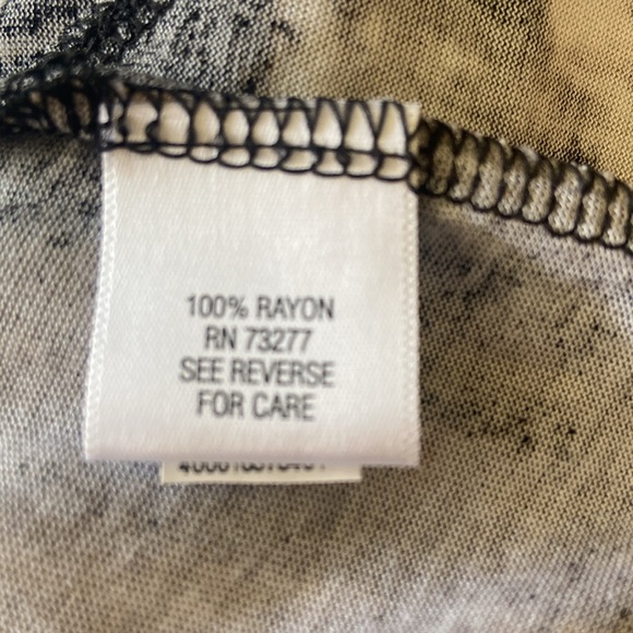 Simply Vera Wang White Taupe & Black Abstract Print Rayon Long Sleeve Tunic Tee - Picture 4 of 8